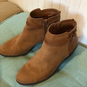 Old Navy tan ankle boots